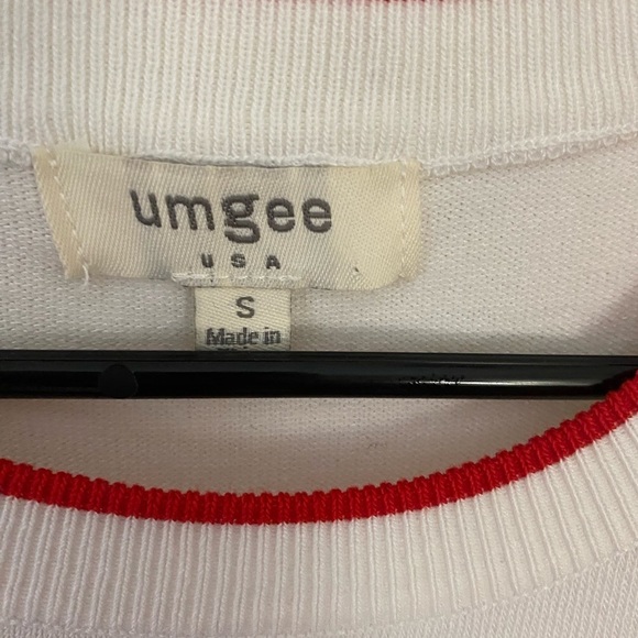 Umgee Flutter Sleeve Cold Shoulder Striped Top Size Small EUC Rayon Holiday - Picture 6 of 6